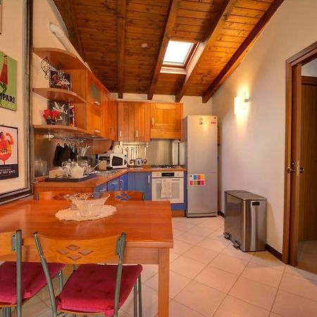 Casa Vacanza Angolo Della Corte Apartment โกโม ภายนอก รูปภาพ