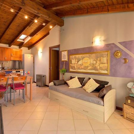 Casa Vacanza Angolo Della Corte Apartment โกโม ภายนอก รูปภาพ
