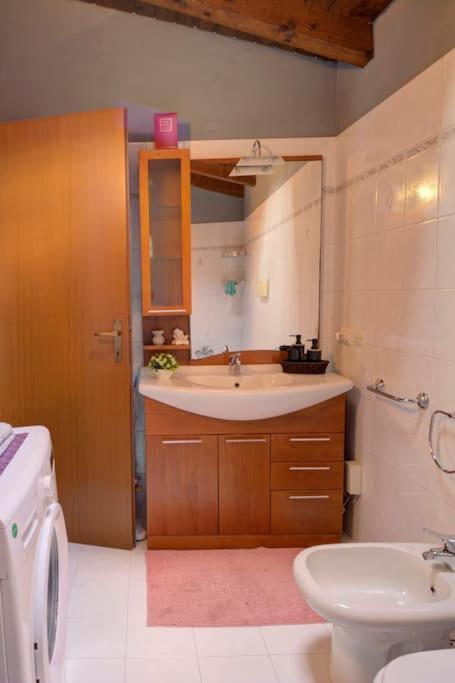 Casa Vacanza Angolo Della Corte Apartment โกโม ภายนอก รูปภาพ