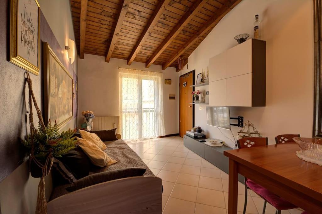 Casa Vacanza Angolo Della Corte Apartment โกโม ภายนอก รูปภาพ