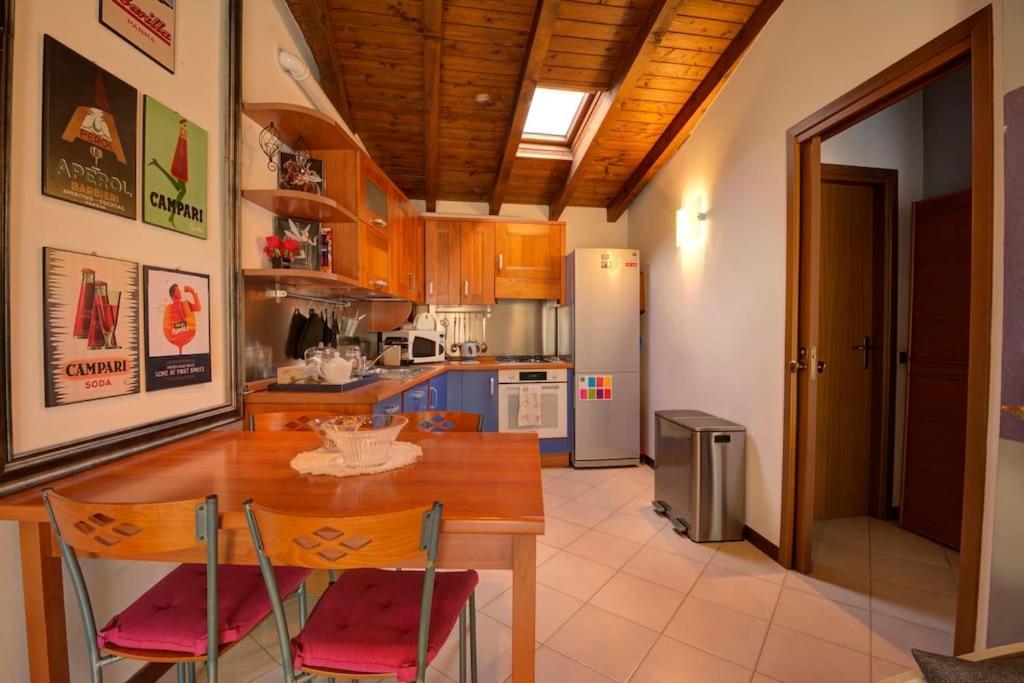 Casa Vacanza Angolo Della Corte Apartment โกโม ภายนอก รูปภาพ