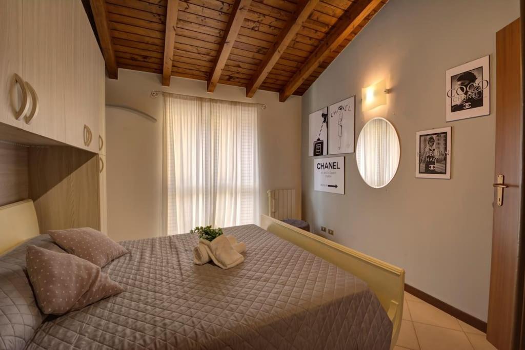 Casa Vacanza Angolo Della Corte Apartment โกโม ภายนอก รูปภาพ