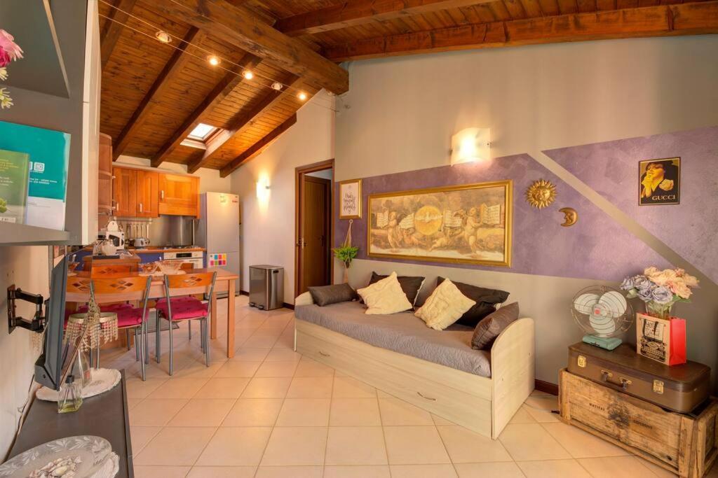 Casa Vacanza Angolo Della Corte Apartment โกโม ภายนอก รูปภาพ